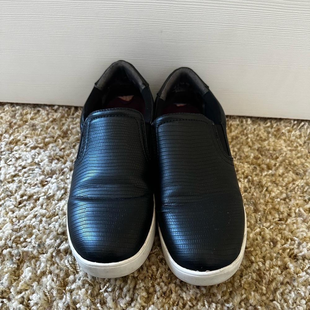 ✨Dr scholls black slip ons